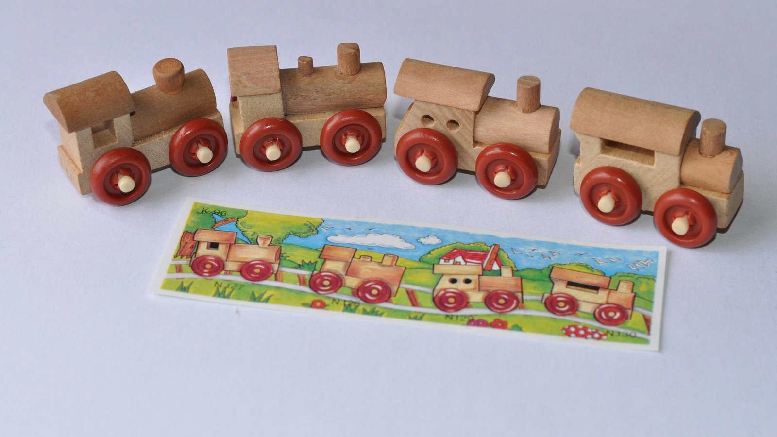 Обои поезд, игрушки, паровозик, деревянный, train, toys, wooden разрешение 4288x2848 Загрузить