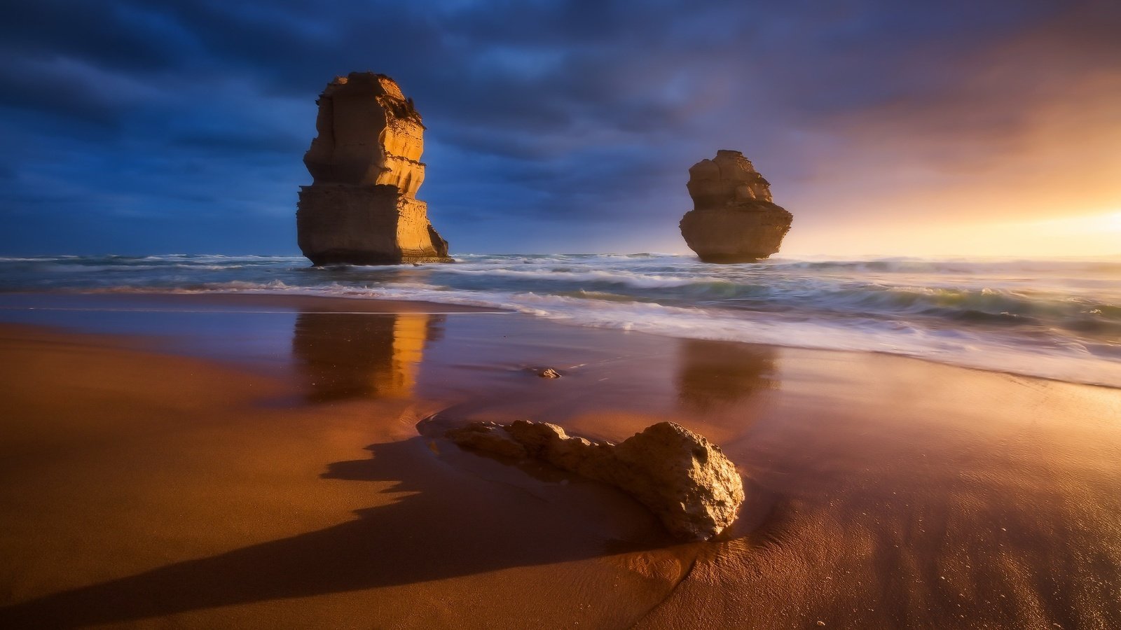 Обои небо, скалы, берег, море, песок, пляж, побережье, the sky, rocks, shore, sea, sand, beach, coast разрешение 2048x1365 Загрузить