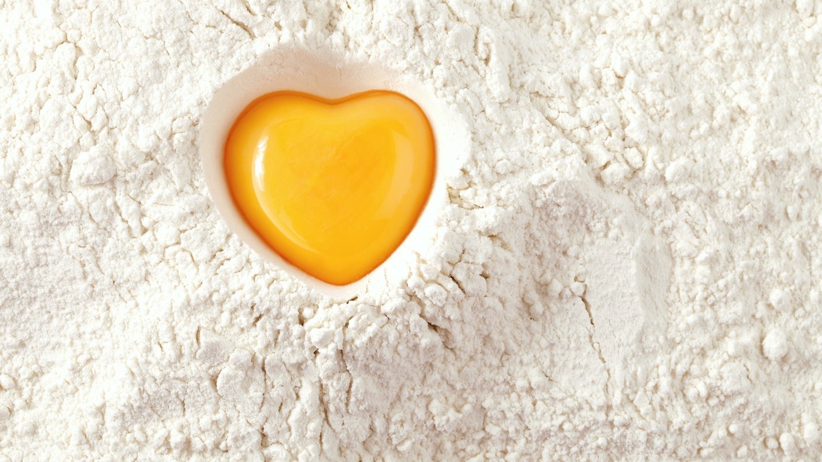 Обои текстура, фон, сердечко, яйцо, мука, желток, texture, background, heart, egg, flour, the yolk разрешение 3840x2560 Загрузить