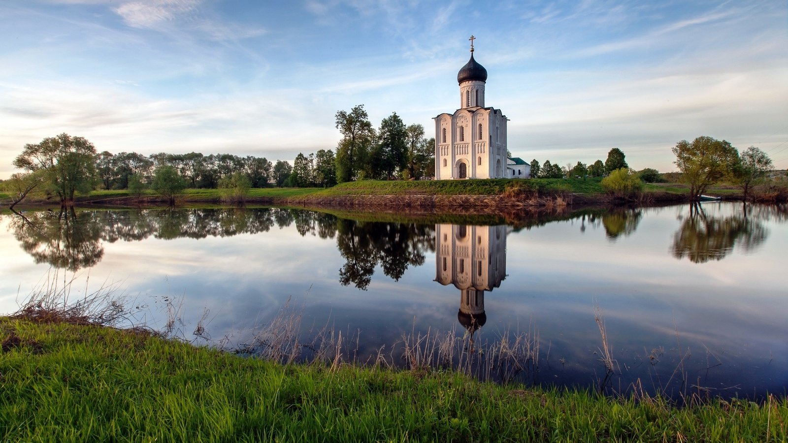 Обои трава, вода, природа, россия, церковь, покро́в на нерли́, grass, water, nature, russia, church, the intercession on the nerl разрешение 1920x1080 Загрузить