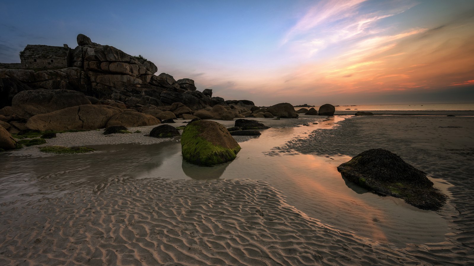 Обои скалы, камни, пейзаж, море, песок, пляж, франция, francois le rumeur, kerfissien, rocks, stones, landscape, sea, sand, beach, france разрешение 3840x2400 Загрузить