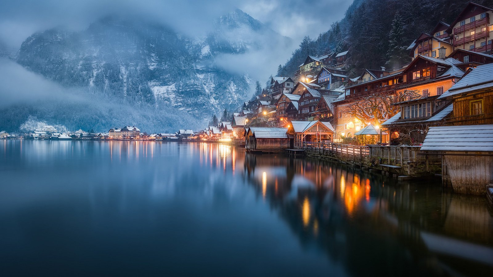 Обои огни, озеро, горы, зима, город, австрия, хальштадт, lights, lake, mountains, winter, the city, austria, hallstadt разрешение 1920x1080 Загрузить