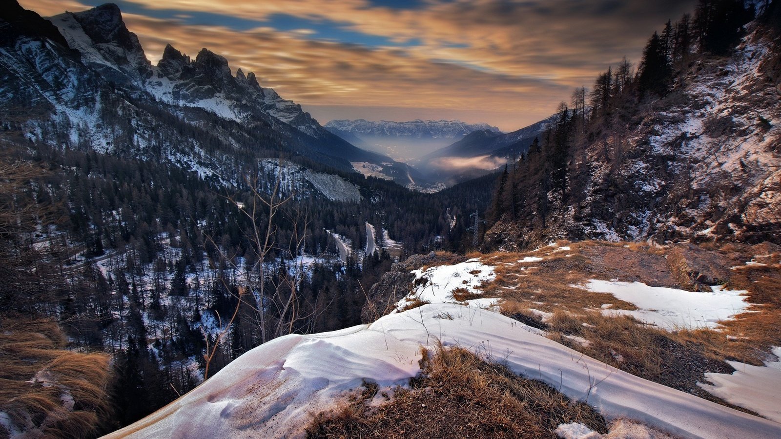 Обои небо, облака, деревья, горы, снег, зима, италия, долина, the sky, clouds, trees, mountains, snow, winter, italy, valley разрешение 1920x1200 Загрузить