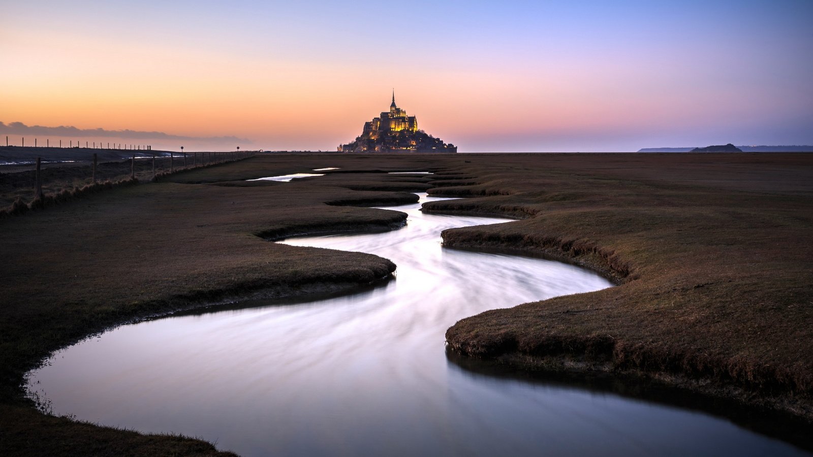 Обои вода, вечер, горизонт, франция, нормандия, мон сен-мишель, water, the evening, horizon, france, normandy, mont saint-michel разрешение 2560x1621 Загрузить