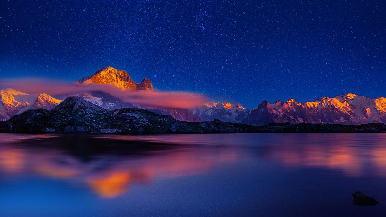 Обои небо, озеро, горы, закат, отражение, звезды, туман, the sky, lake, mountains, sunset, reflection, stars, fog разрешение 2160x1920 Загрузить