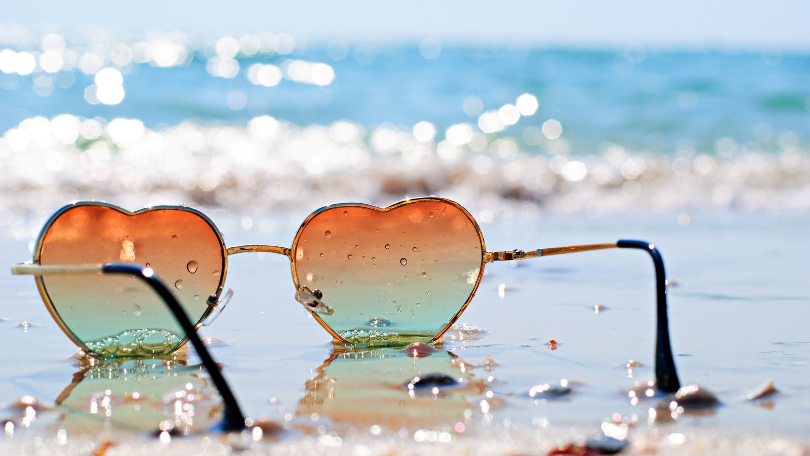 Обои море, песок, пляж, очки, sea, sand, beach, glasses разрешение 2880x1800 Загрузить