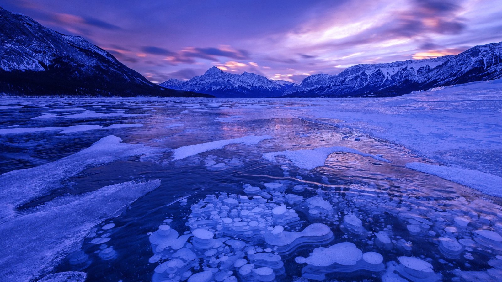 Обои небо, облака, озеро, горы, закат, зима, пейзаж, лёд, the sky, clouds, lake, mountains, sunset, winter, landscape, ice разрешение 1920x1200 Загрузить