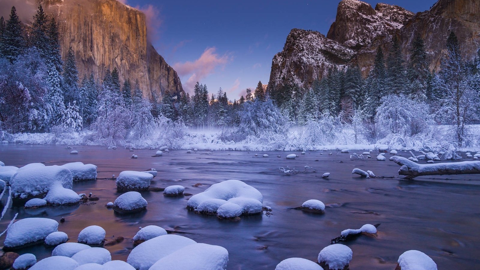 Обои деревья, река, горы, скалы, снег, природа, лес, зима, trees, river, mountains, rocks, snow, nature, forest, winter разрешение 1920x1200 Загрузить