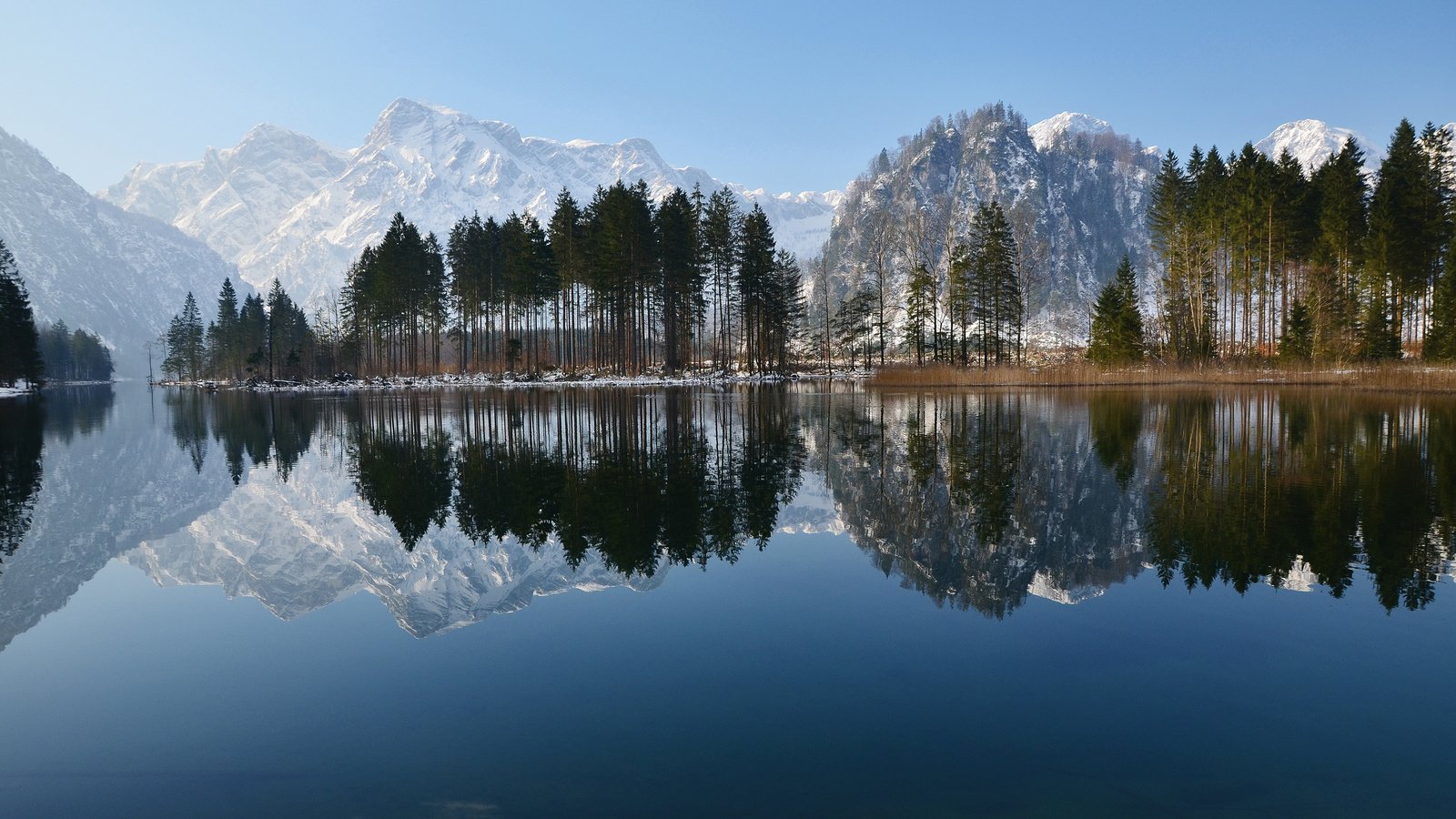 Обои деревья, озеро, горы, природа, лес, отражение, trees, lake, mountains, nature, forest, reflection разрешение 3840x2400 Загрузить