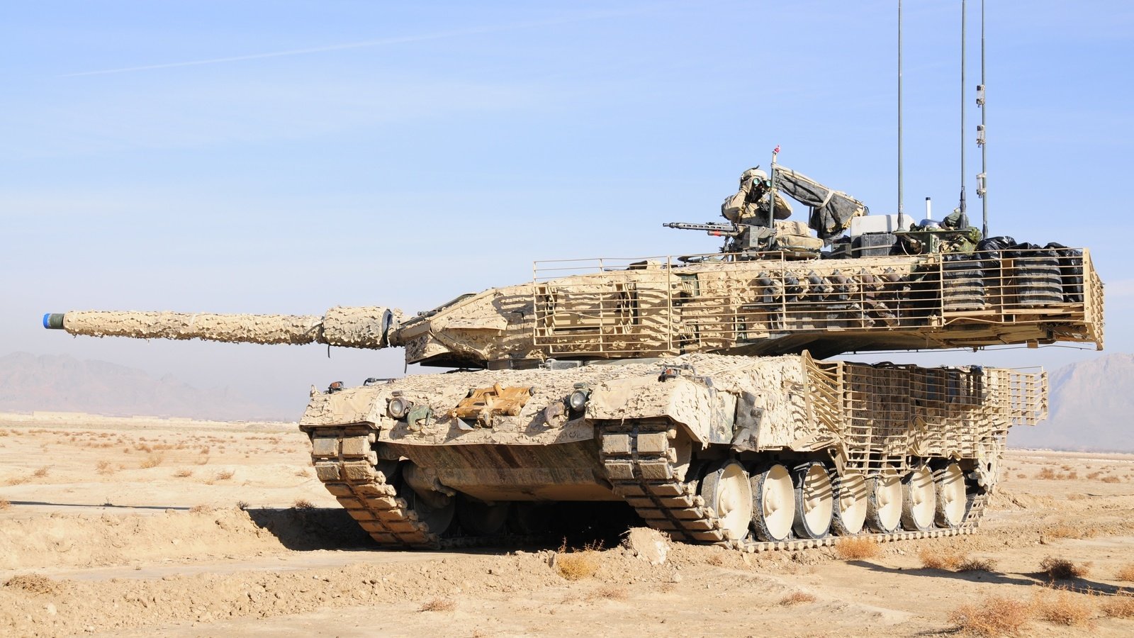 Обои пустыня, солдат, камуфляж, леопард 2а, немецкий танк, desert, soldiers, camouflage, leopard 2a, german tank разрешение 4288x2848 Загрузить