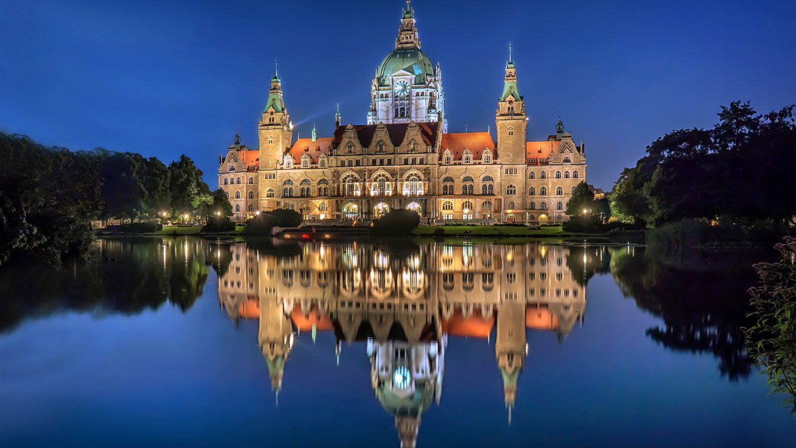 Обои ночь, огни, отражение, дворец, германия, ганновер, night, lights, reflection, palace, germany, hanover разрешение 1920x1200 Загрузить