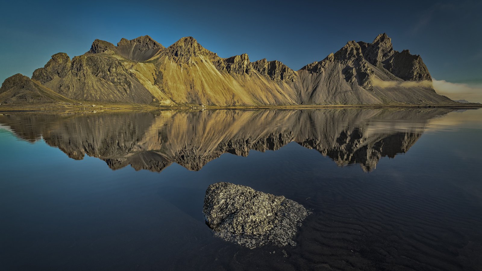 Обои озеро, горы, отражение, пейзаж, исландия, etienne ruff, lake, mountains, reflection, landscape, iceland разрешение 1920x1200 Загрузить