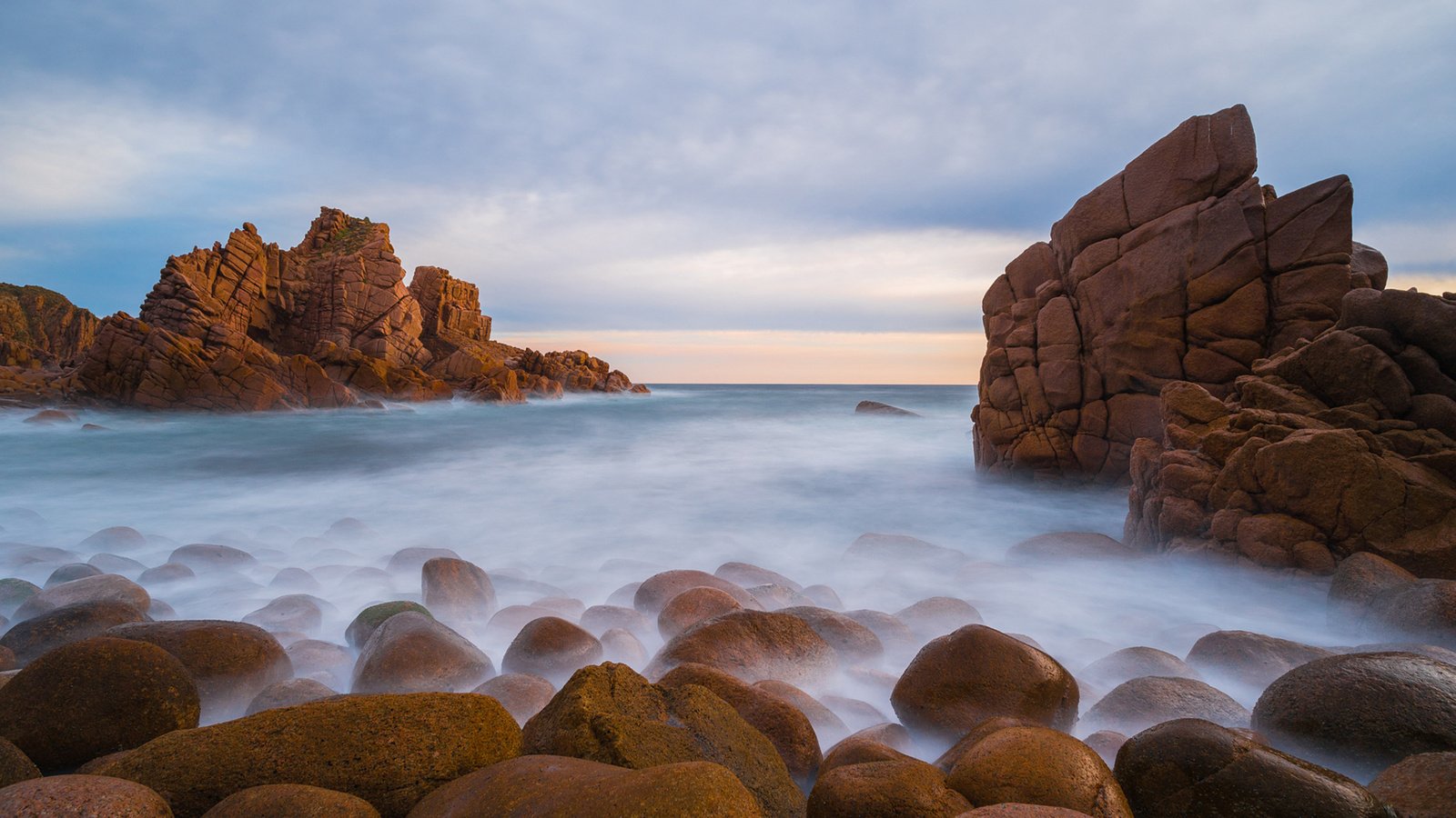 Обои небо, облака, скалы, камни, берег, пейзаж, море, the sky, clouds, rocks, stones, shore, landscape, sea разрешение 1920x1200 Загрузить