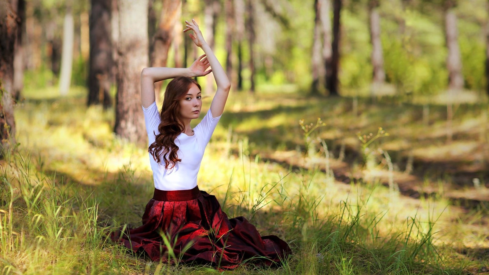 Обои трава, лес, девушка, взгляд, модель, волосы, лицо, murat kuzhakhmetov, grass, forest, girl, look, model, hair, face разрешение 2000x1125 Загрузить