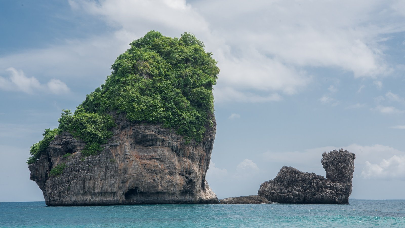 Обои небо, облака, море, острова, таиланд, утес, пхи-пхи, the sky, clouds, sea, islands, thailand, rock, phi phi разрешение 6016x4016 Загрузить