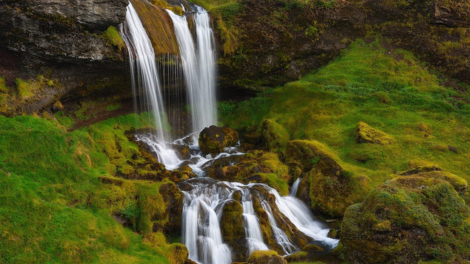 Обои скалы, камни, водопад, поток, мох, исландия, grundarfjordur, grjundarfьjordjur, грюндарфьёрдюр, rocks, stones, waterfall, stream, moss, iceland разрешение 2048x1278 Загрузить