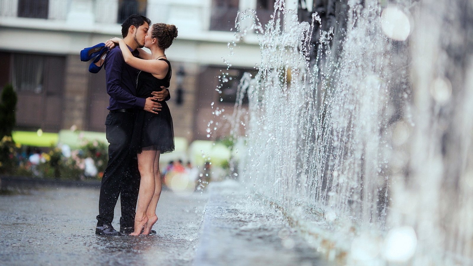 Обои девушка, фонтан, любовь, мужчина, girl, fountain, love, male разрешение 1920x1080 Загрузить