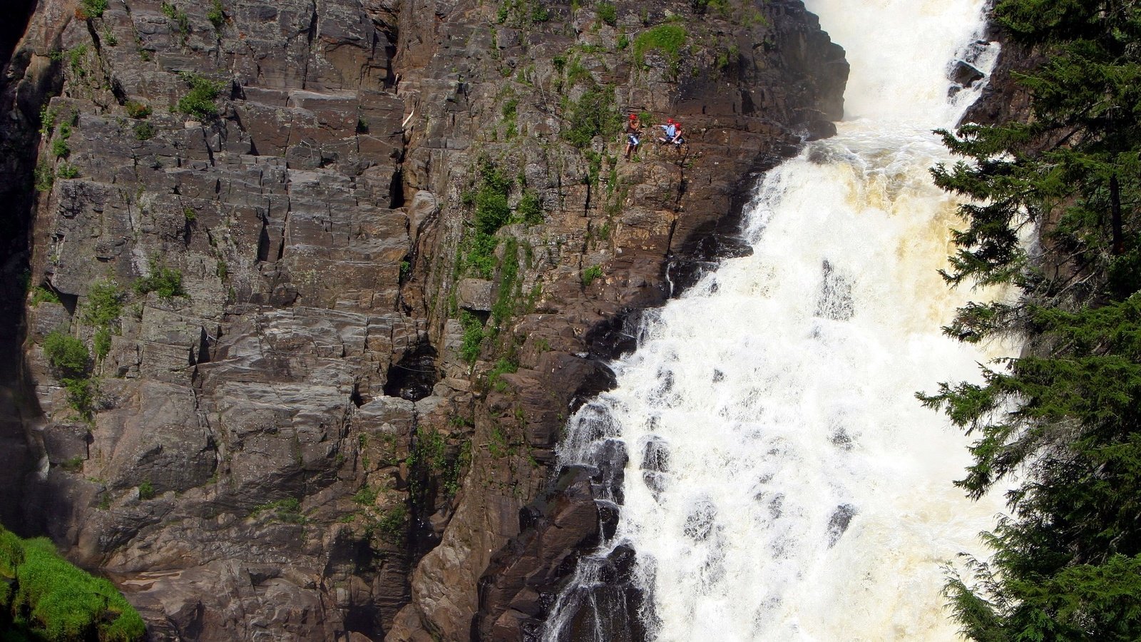 Обои горы, скала, водопад, скалолаз, альпинист, mountains, rock, waterfall, climber разрешение 1920x1080 Загрузить