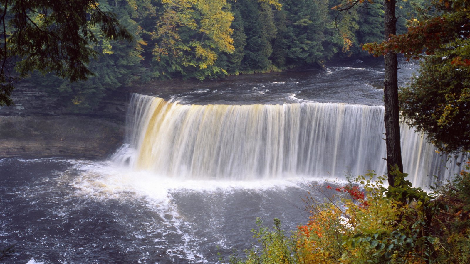 Обои природа, лес, водопад, осень, nature, forest, waterfall, autumn разрешение 1920x1080 Загрузить