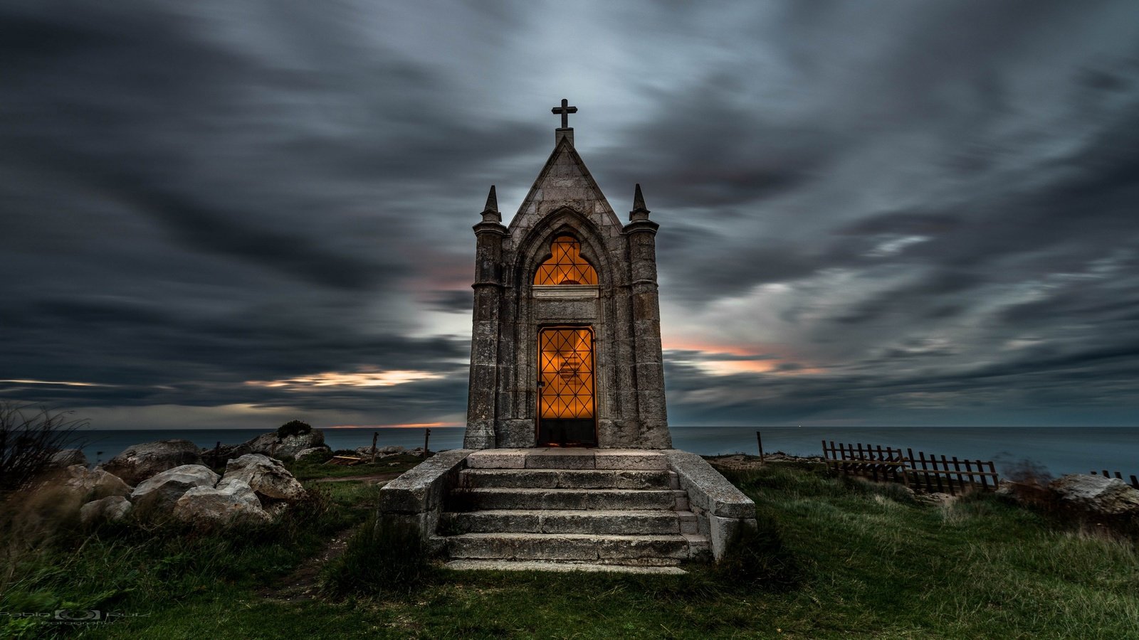 Обои небо, облака, лестница, ступеньки, часовня, the sky, clouds, ladder, steps, chapel разрешение 3840x2160 Загрузить