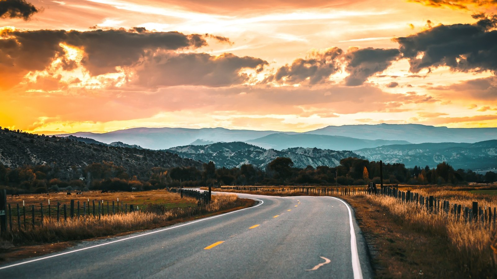 Обои дорога, вечер, горы, природа, закат, road, the evening, mountains, nature, sunset разрешение 2048x1365 Загрузить