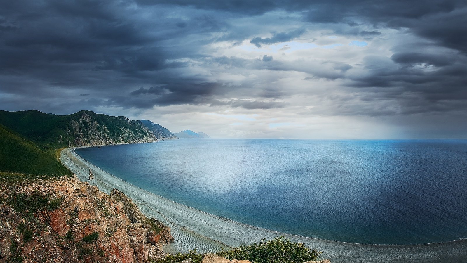 Обои облака, природа, берег, скала, пляж, горизонт, океан, береговая линия, clouds, nature, shore, rock, beach, horizon, the ocean, coastline разрешение 2000x1335 Загрузить