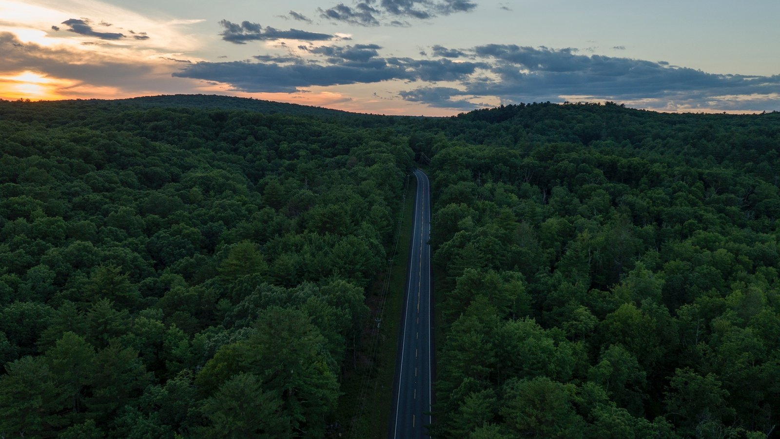 Обои дорога, лес, закат, горизонт, вид сверху, road, forest, sunset, horizon, the view from the top разрешение 3000x2249 Загрузить