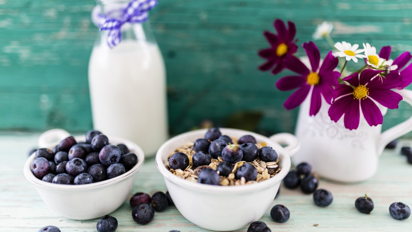 Обои ягоды, черника, завтрак, молоко, миска, мюсли, berries, blueberries, breakfast, milk, bowl, muesli разрешение 4050x2700 Загрузить