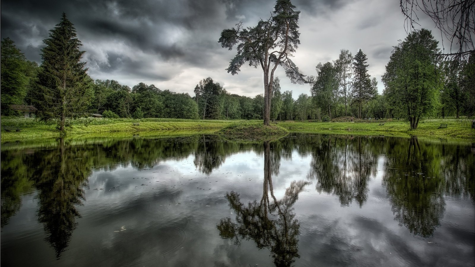 Обои деревья, озеро, тучи, отражение, trees, lake, clouds, reflection разрешение 2048x1365 Загрузить