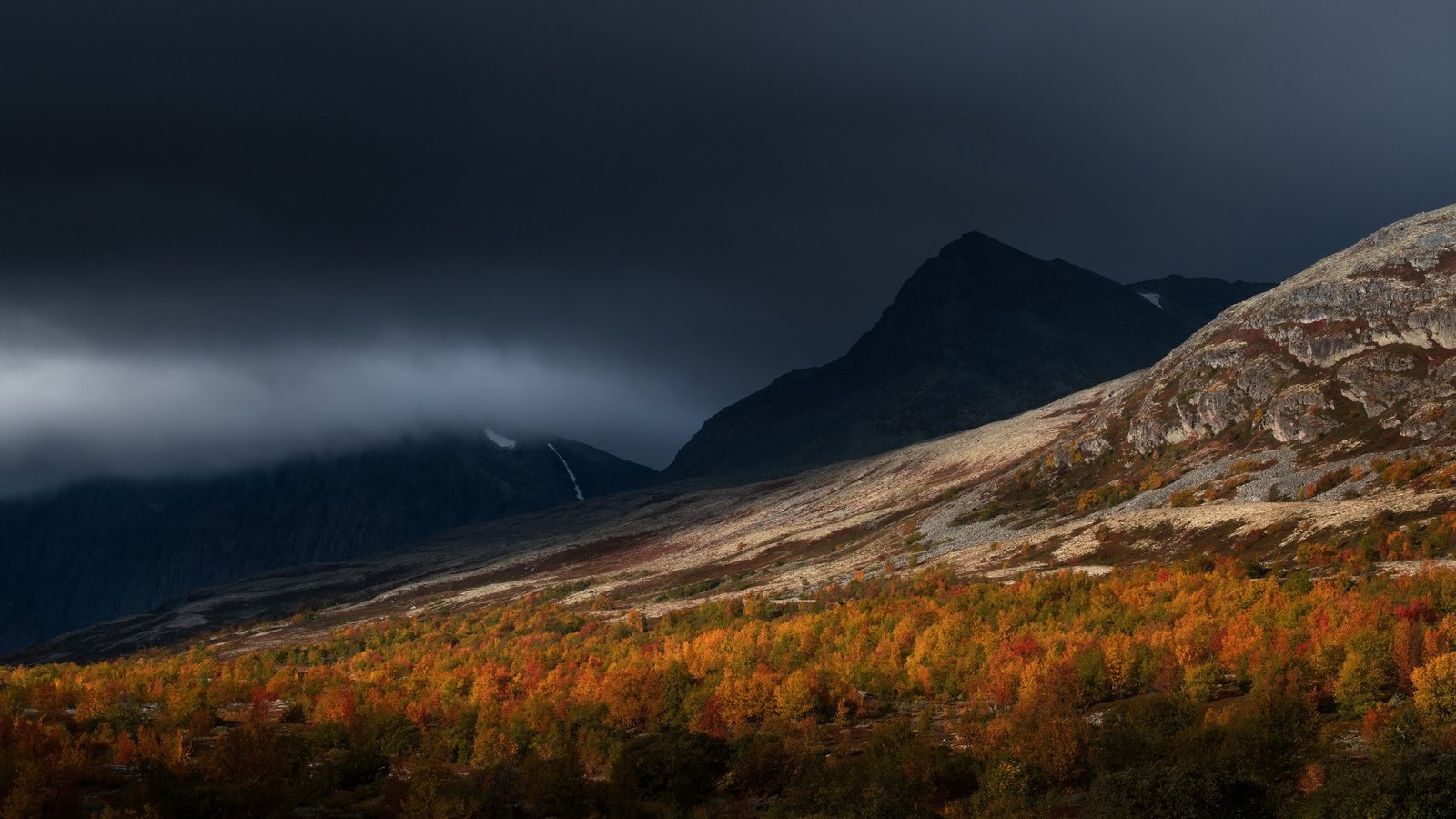 Обои деревья, горы, природа, осень, горный массив, trees, mountains, nature, autumn, mountain range разрешение 3840x2160 Загрузить