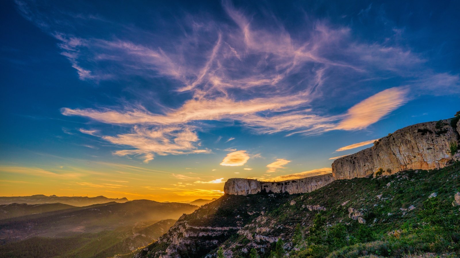 Обои небо, облака, горы, пейзаж, испания, каталония, the sky, clouds, mountains, landscape, spain, catalonia разрешение 5120x3240 Загрузить