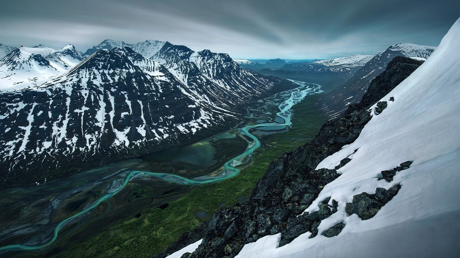 Обои небо, пасмурно, река, горы, скалы, снег, природа, весна, швеция, the sky, overcast, river, mountains, rocks, snow, nature, spring, sweden разрешение 2048x1316 Загрузить