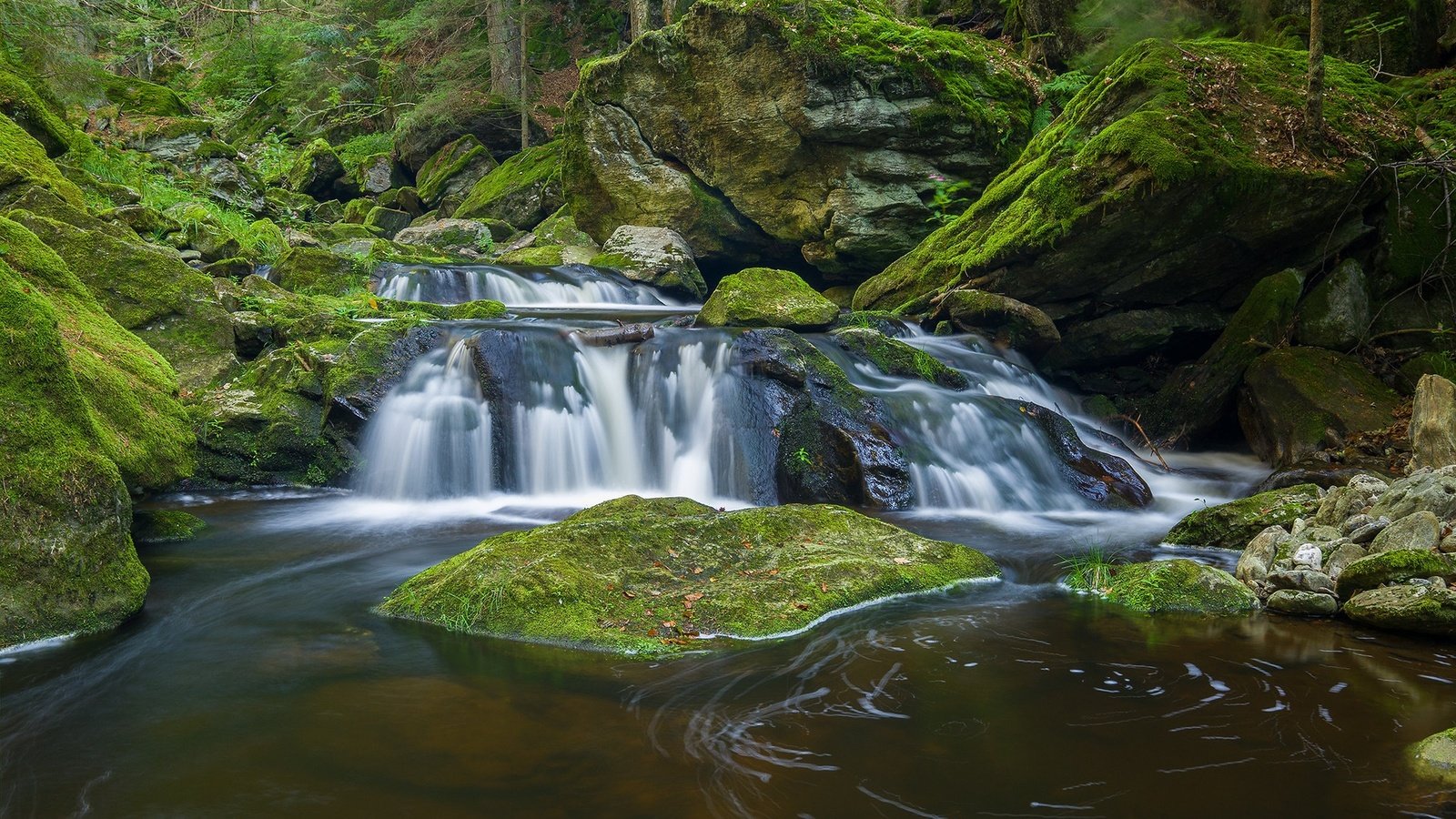 Обои река, камни, лес, водопад, мох, германия, бавария, каскад, river, stones, forest, waterfall, moss, germany, bayern, cascade разрешение 2048x1365 Загрузить