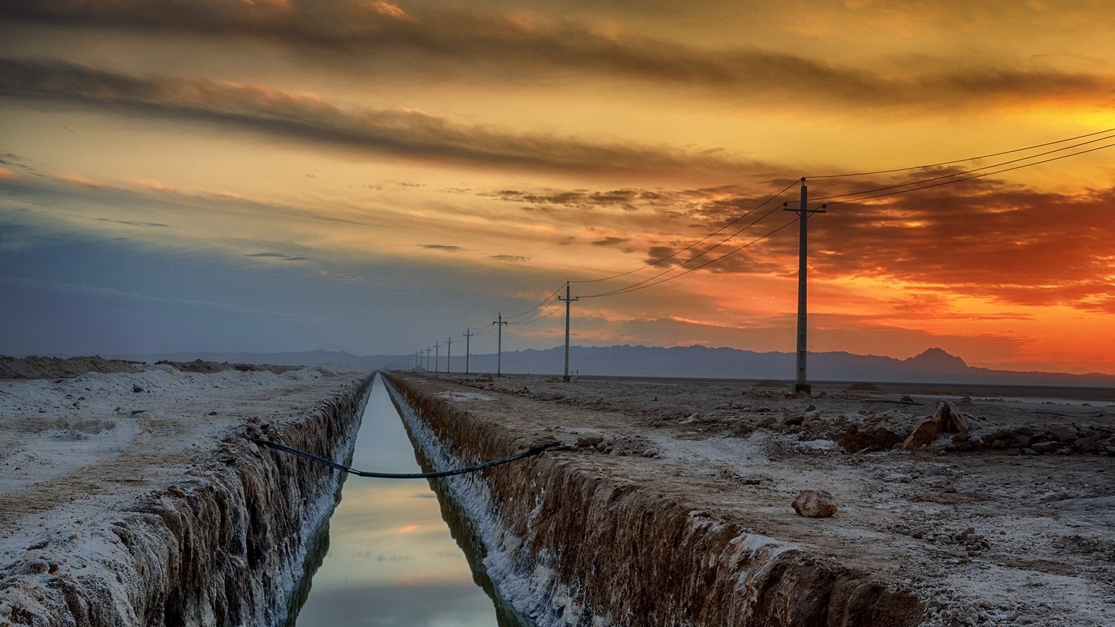 Обои закат, поле, канал, лэп, sunset, field, channel, power lines разрешение 1950x1170 Загрузить