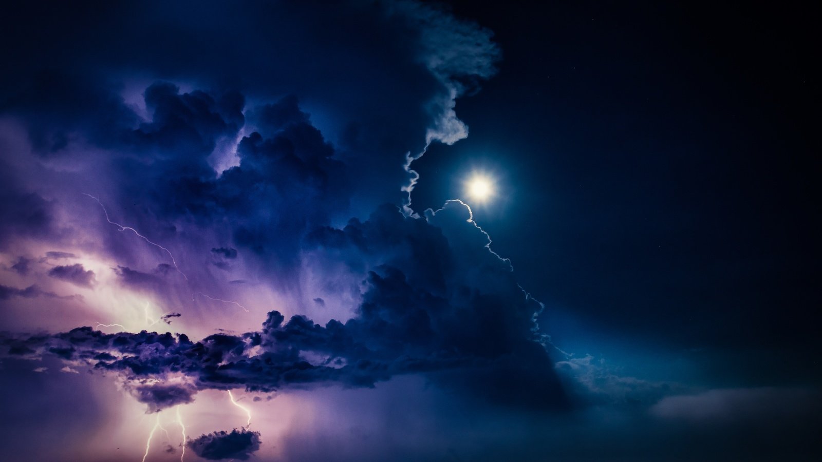 Обои тучи, молния, луна, гроза, clouds, lightning, the moon, the storm разрешение 2500x1667 Загрузить