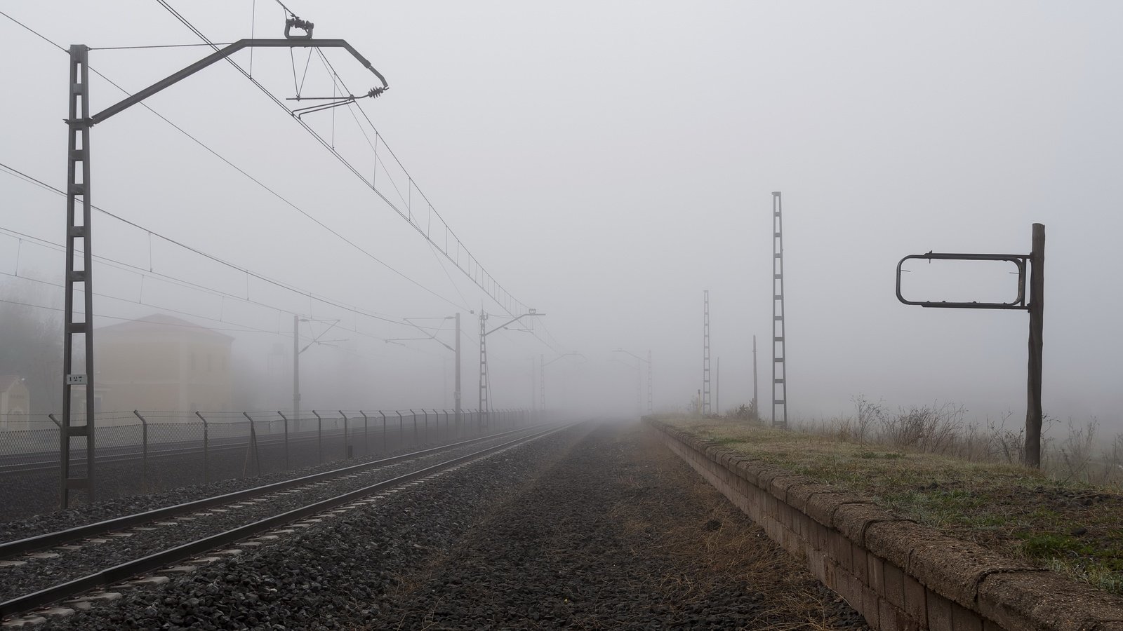 Обои железная дорога, туман, railroad, fog разрешение 3840x2160 Загрузить