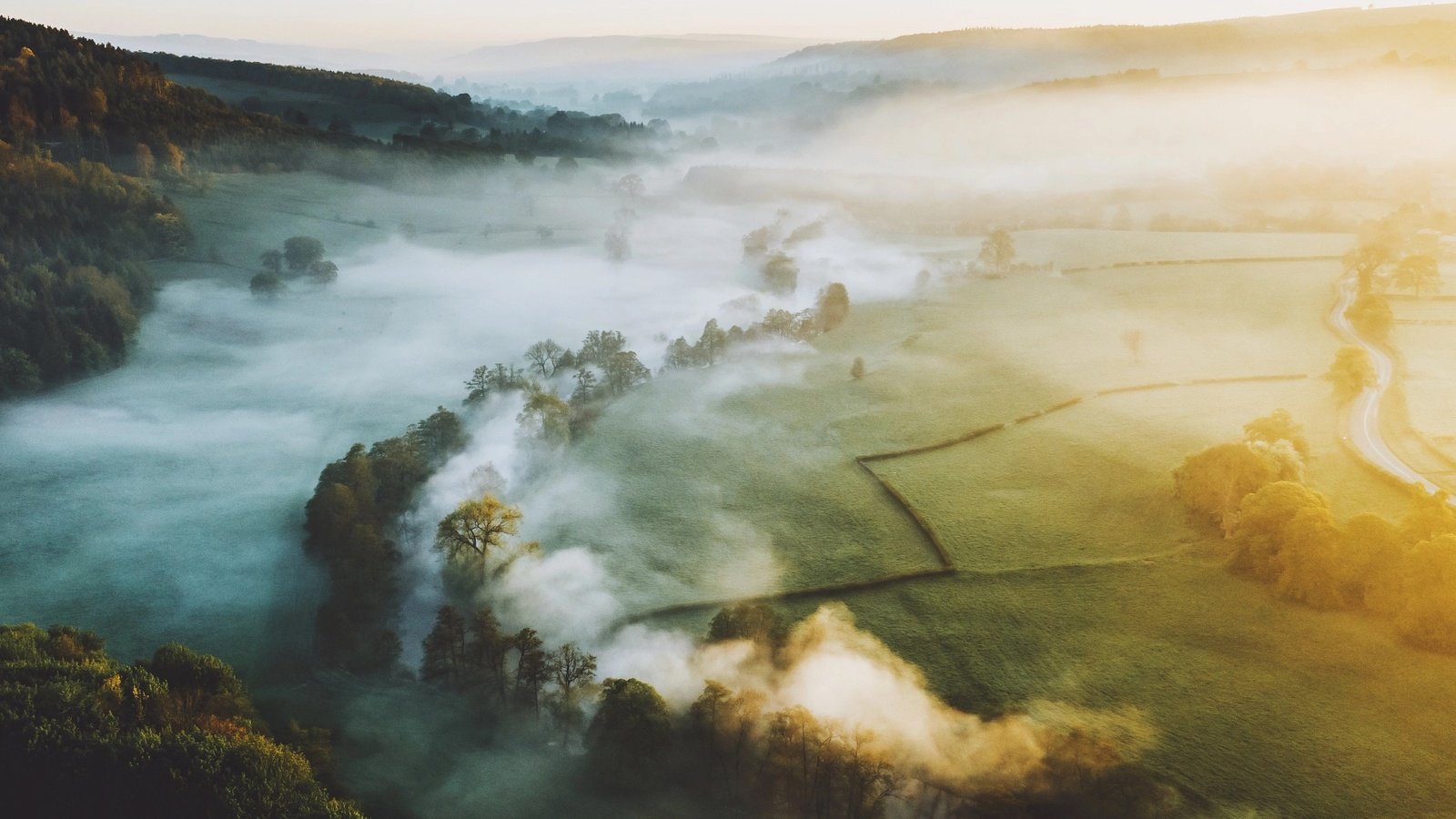 Обои деревья, холмы, утро, туман, долина, trees, hills, morning, fog, valley разрешение 2048x1363 Загрузить