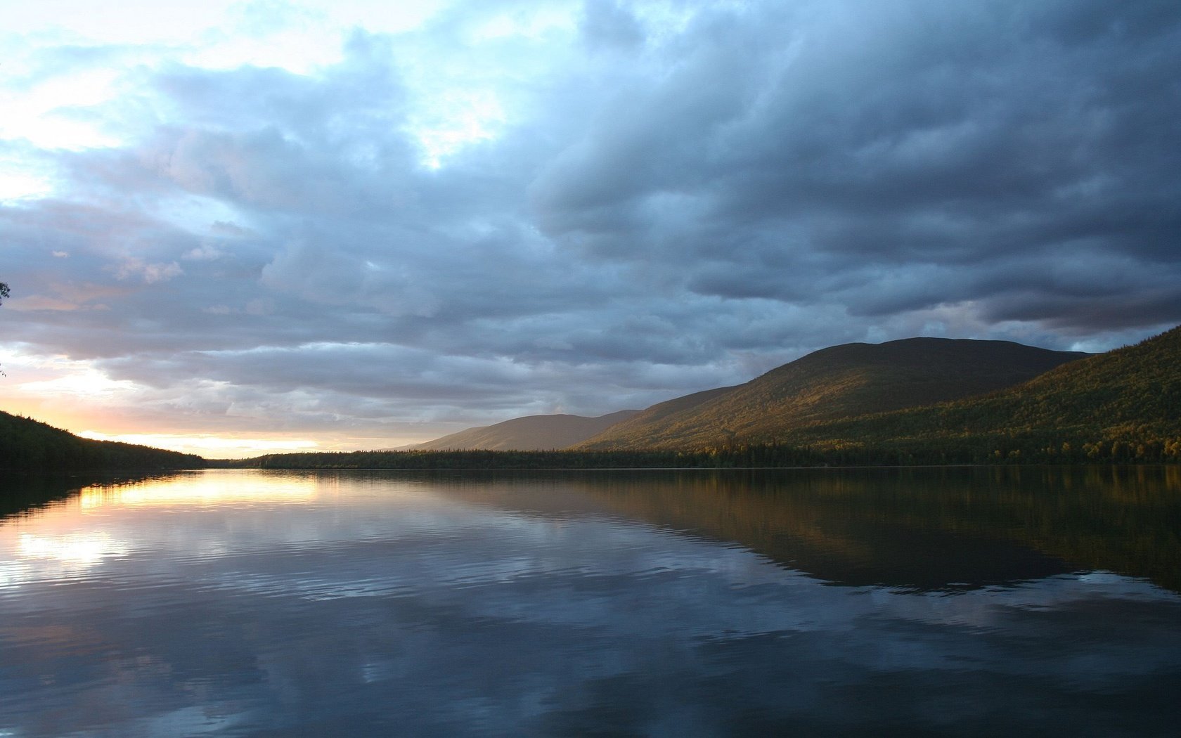 Обои облака, озеро, отражение, гора, clouds, lake, reflection, mountain разрешение 2560x1600 Загрузить