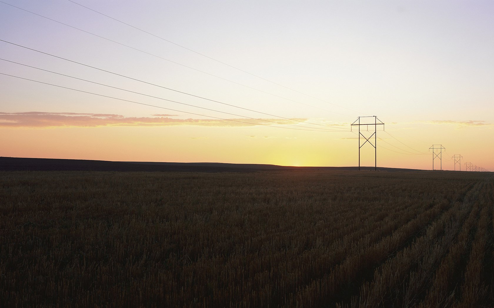 Обои небо, столбы, пейзаж, поле, the sky, posts, landscape, field разрешение 3200x1200 Загрузить