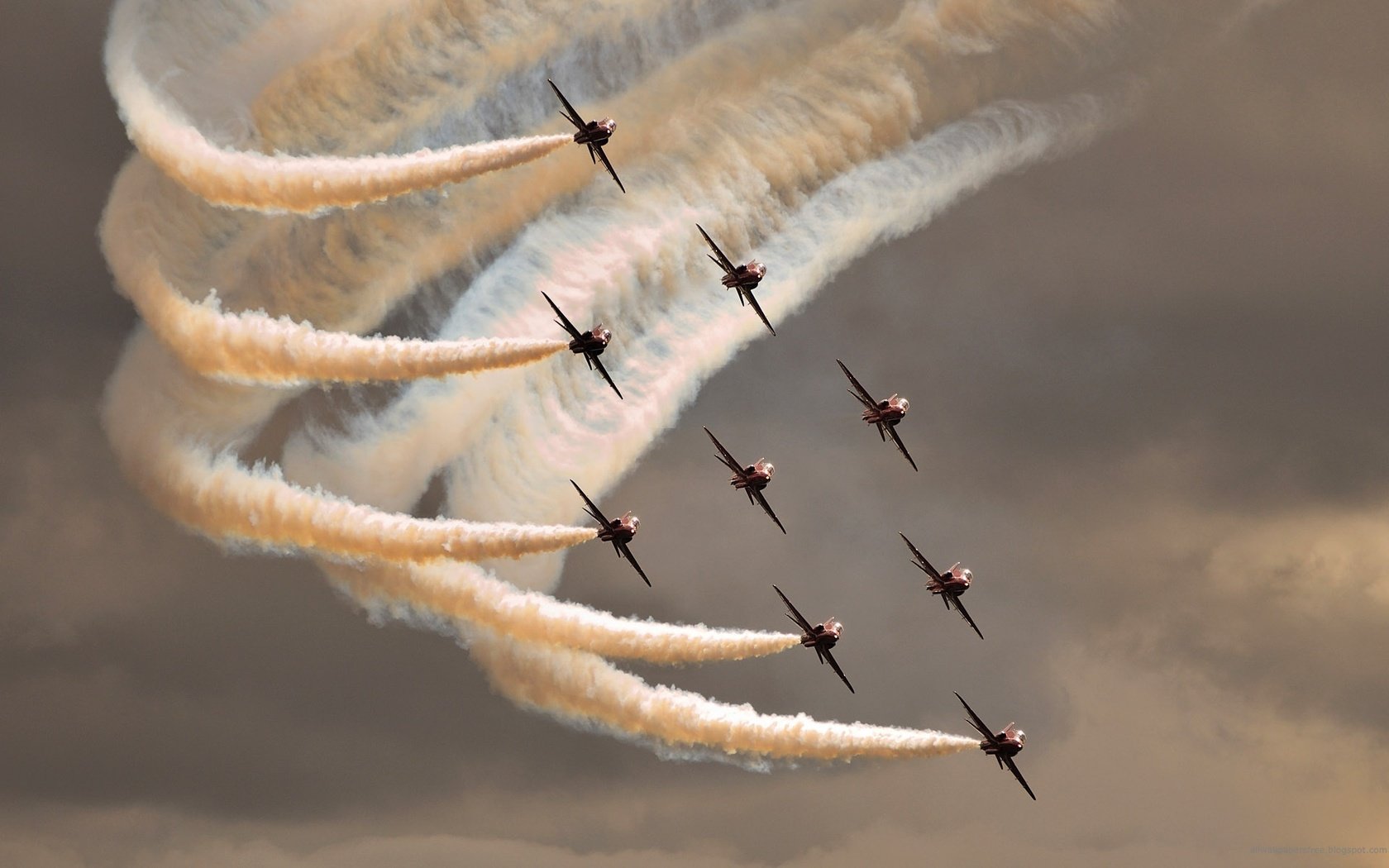 Обои самолеты, скорость, мощь, красиво, шоу, мгновение полёта, aircraft, speed, power, beautiful, show, a moment of flight разрешение 1920x1200 Загрузить