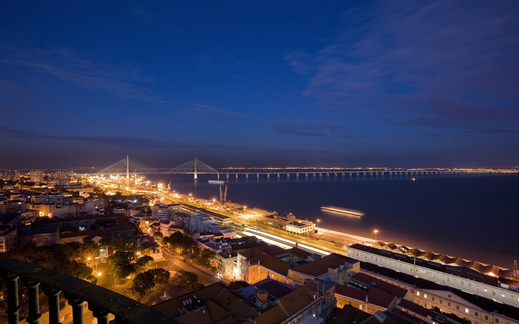 Обои ночь, огни, мост, город, португалия, лиссабон, night, lights, bridge, the city, portugal, lisbon разрешение 1920x1200 Загрузить