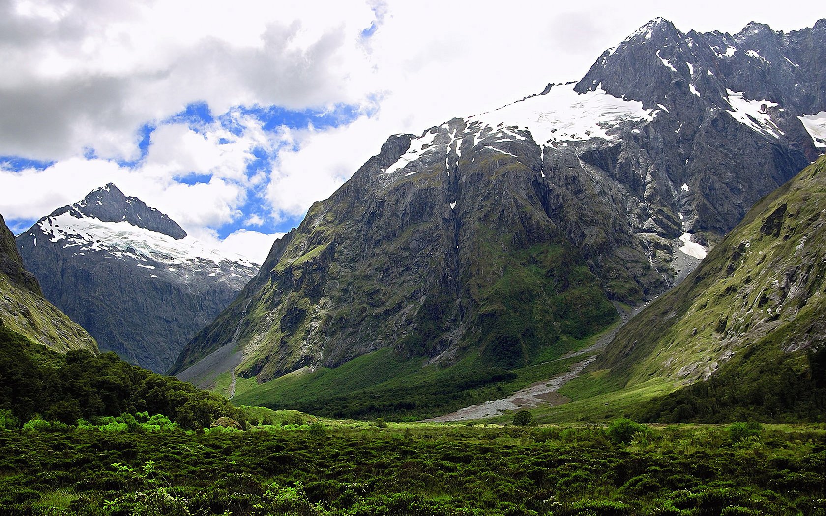 Обои горы, снег, зелень, mountains, snow, greens разрешение 2560x1600 Загрузить