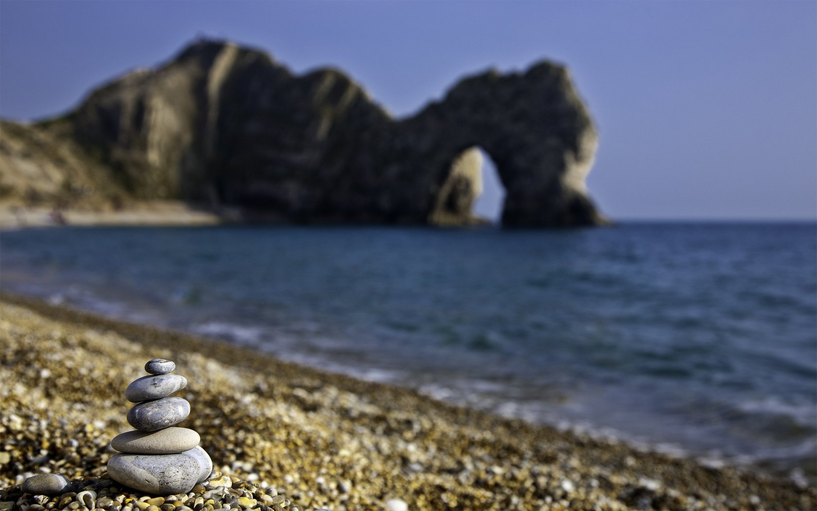 Обои камни, галька, море, пляж, англия, грот, stones, pebbles, sea, beach, england, the grotto разрешение 2560x1600 Загрузить