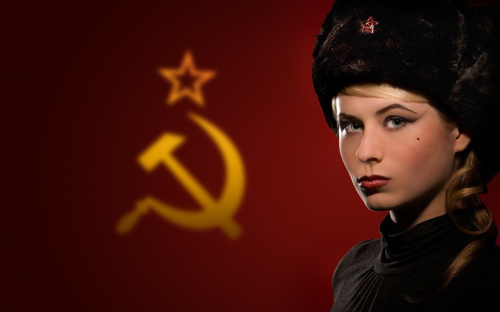 Обои девушка, ссср, флаг, ушанка, girl, ussr, flag, hat разрешение 1920x1200 Загрузить