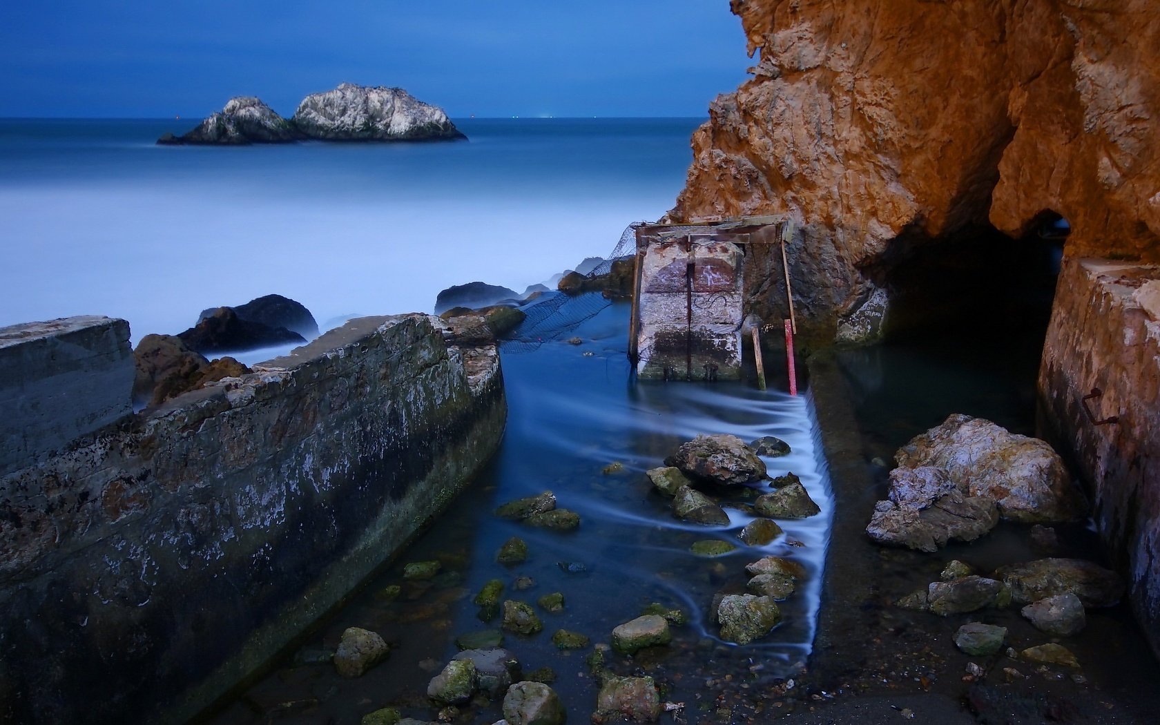 Обои вода, скалы, камни, water, rocks, stones разрешение 2560x1600 Загрузить