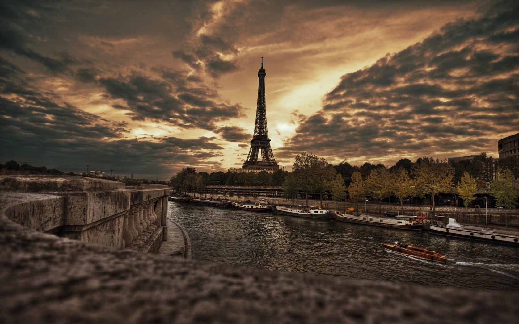 Обои париж, набережная, эйфелева башня, paris, promenade, eiffel tower разрешение 2560x1600 Загрузить