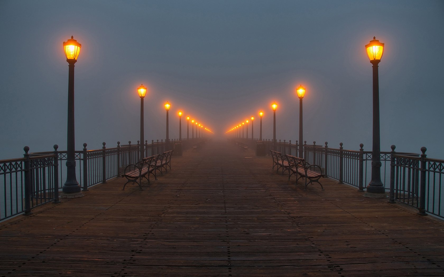 Обои фонари, туман, причал, lights, fog, pier разрешение 2560x1600 Загрузить