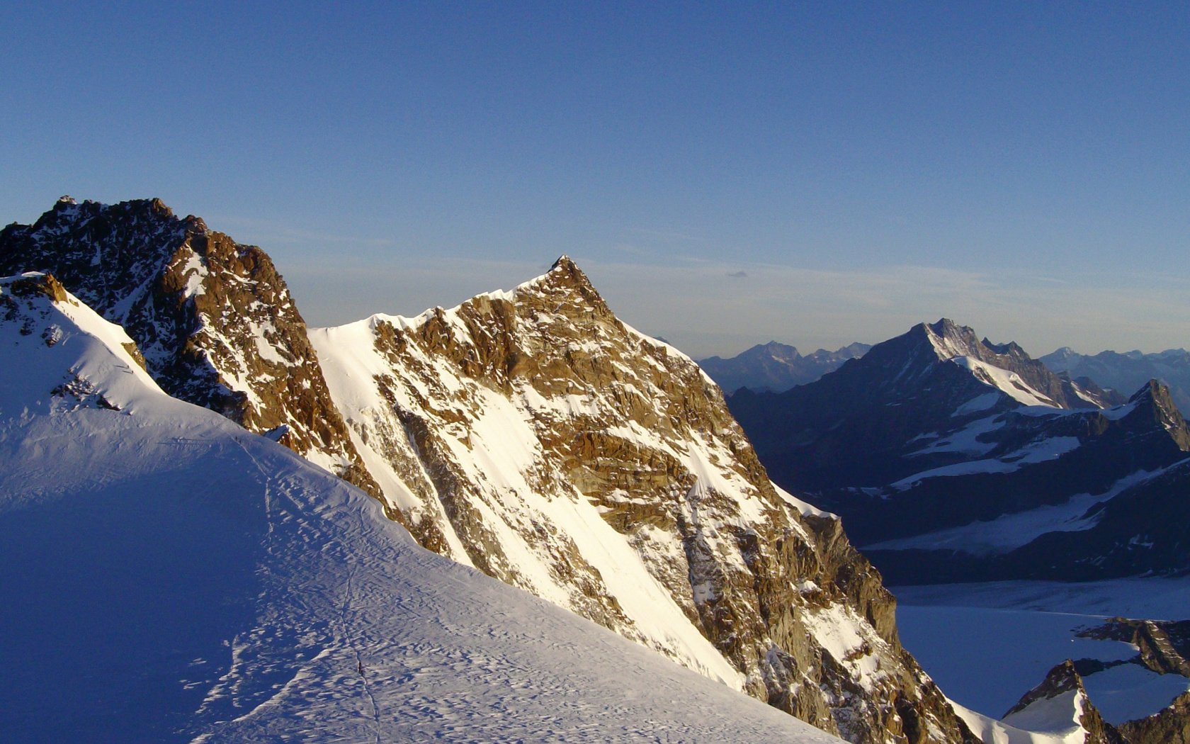 Обои горы, вершины, скалы, холод, снег, природа, зима, фото, мороз, пейзажи, mountains, tops, rocks, cold, snow, nature, winter, photo, frost, landscapes разрешение 3072x1536 Загрузить