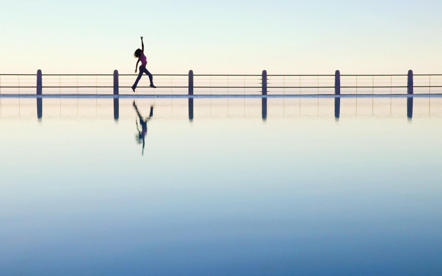 Обои вода, отражение, мост, радость, бег, water, reflection, bridge, joy, running разрешение 2560x1600 Загрузить