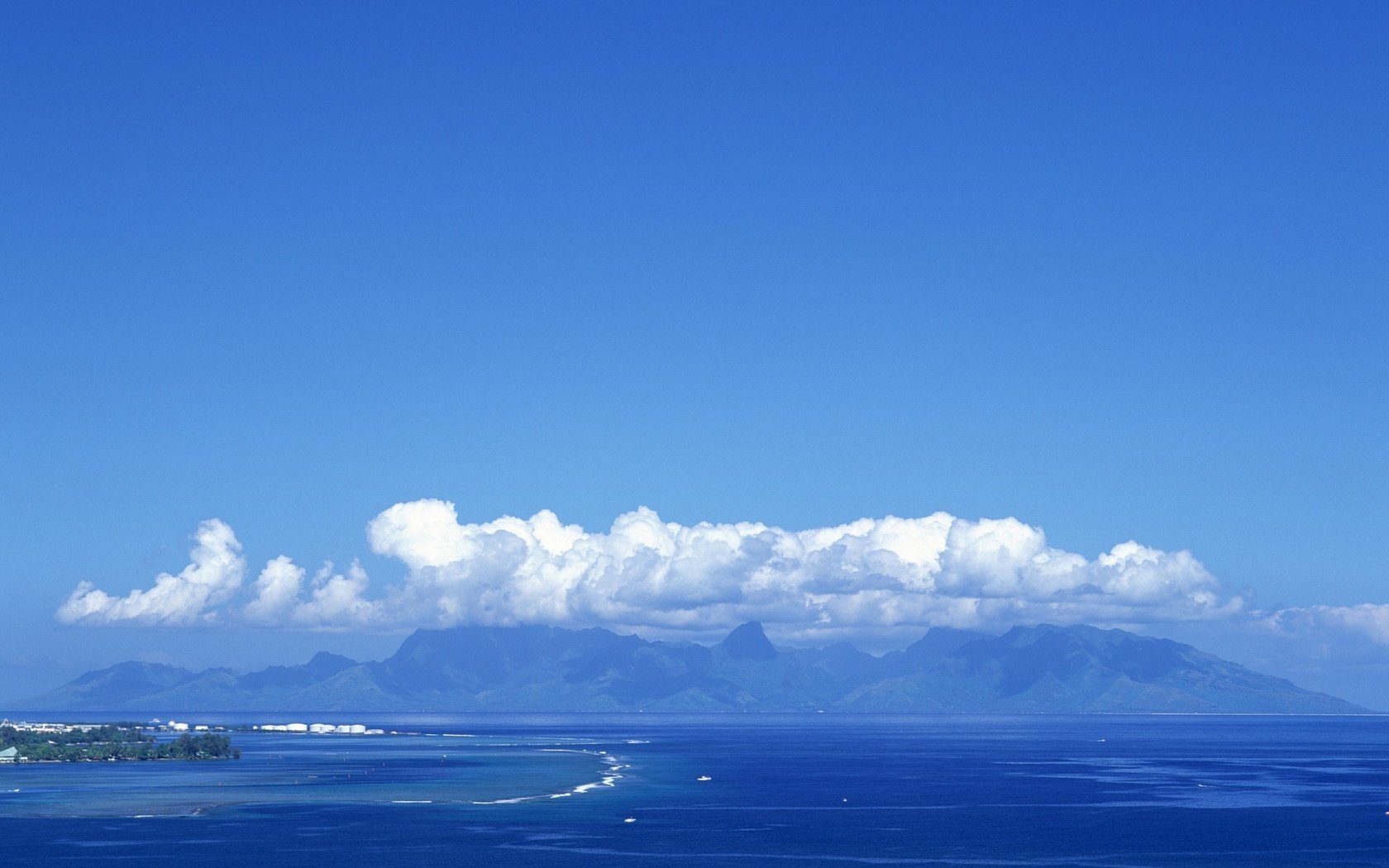Обои облака, горы, море, остров, clouds, mountains, sea, island разрешение 1920x1440 Загрузить